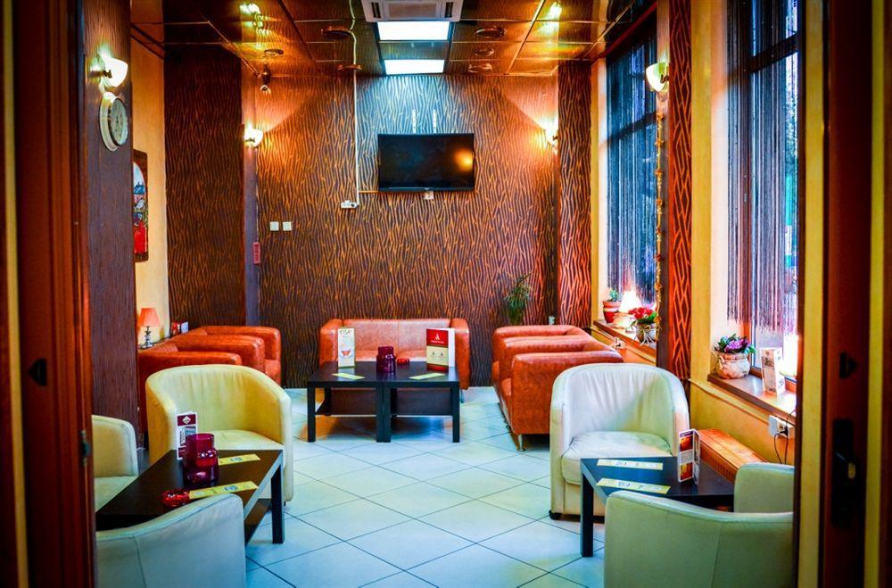 Hotel Reina Boekarest Buitenkant foto