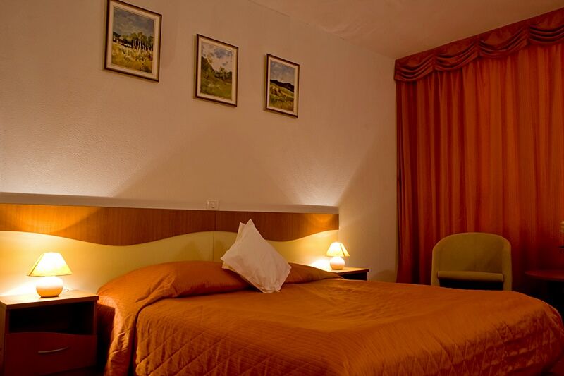 Hotel Reina Boekarest Buitenkant foto